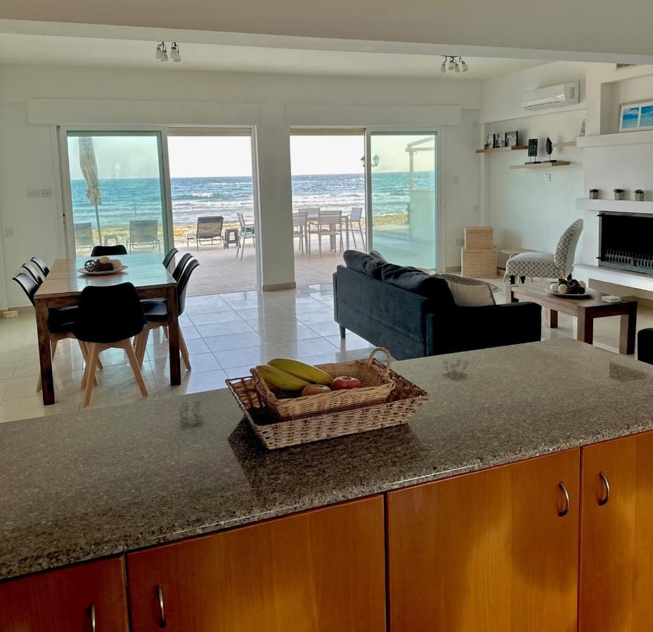 Sayers Beachfront Villa เปร์โวเลีย ภายนอก รูปภาพ