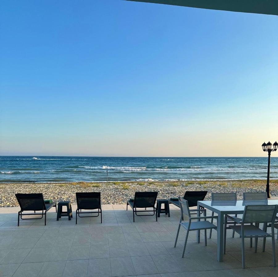 Sayers Beachfront Villa เปร์โวเลีย ภายนอก รูปภาพ